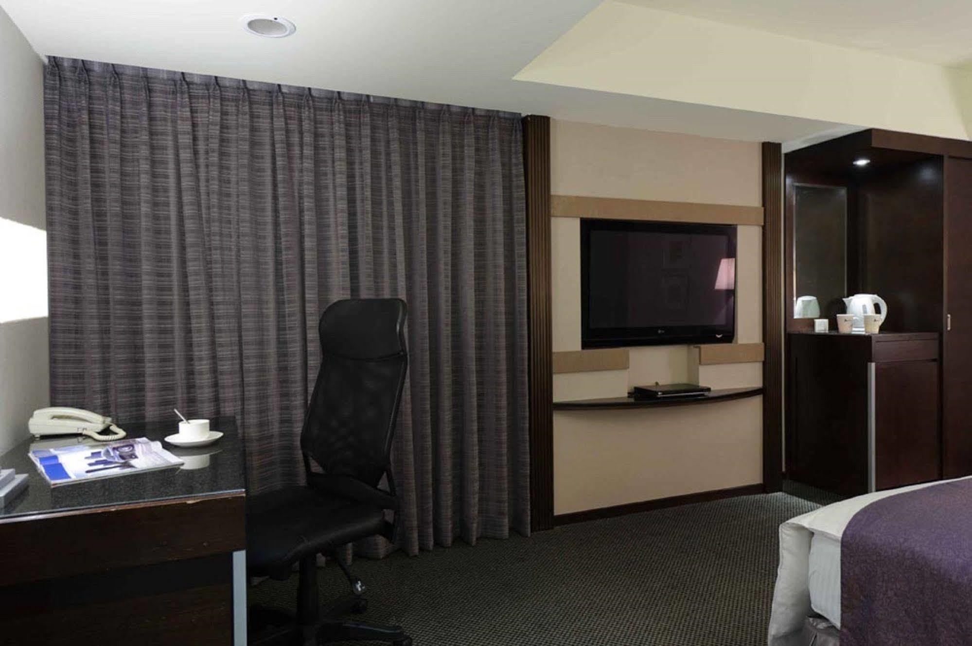 K Hotel - Yunghe Йонгхе Екстериор снимка